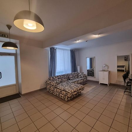 Camellia Studio Apartment & Parking Riga Bagian luar foto
