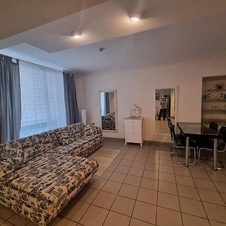 Camellia Studio Apartment & Parking Riga Bagian luar foto