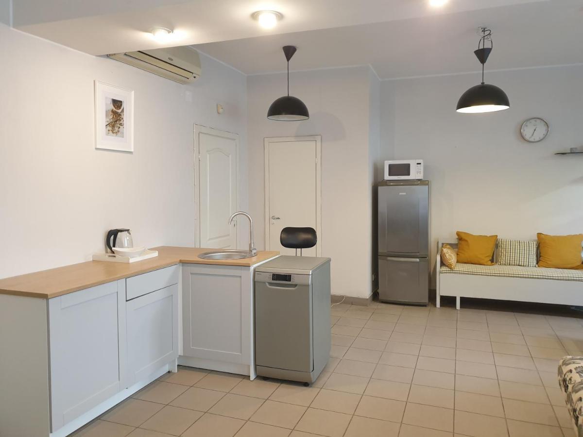 Camellia Studio Apartment & Parking Riga Bagian luar foto