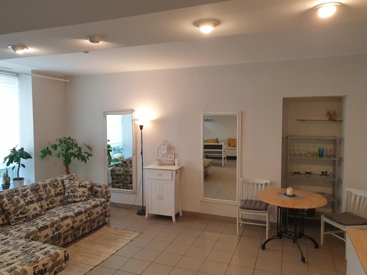 Camellia Studio Apartment & Parking Riga Bagian luar foto