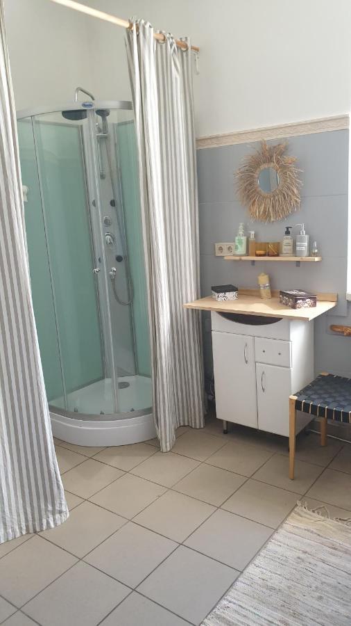 Camellia Studio Apartment & Parking Riga Bagian luar foto