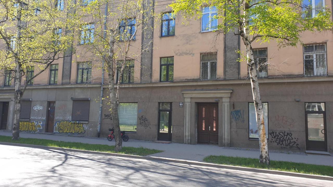 Camellia Studio Apartment & Parking Riga Bagian luar foto