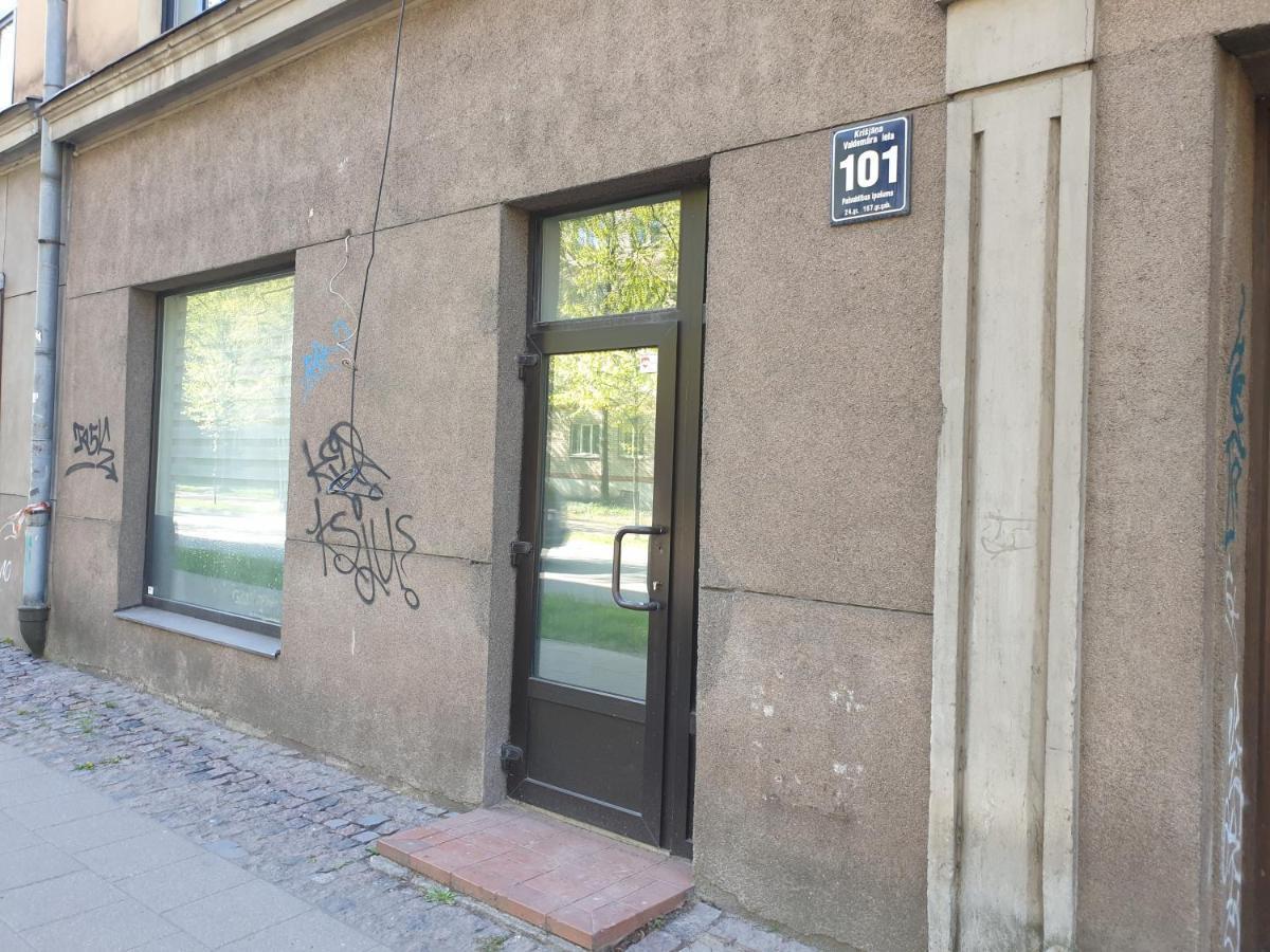 Camellia Studio Apartment & Parking Riga Bagian luar foto